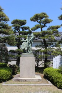 傾城阿波鳴門・お弓とお鶴の像