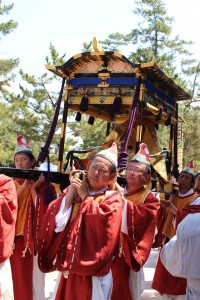 聖武天皇祭行列（輿正面）